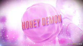 Honey Demon a izgató fitt milf anyuci