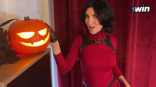Halloween éjszakáján ada wong elfelejtett bugyit húzni és rendesen megbasszák